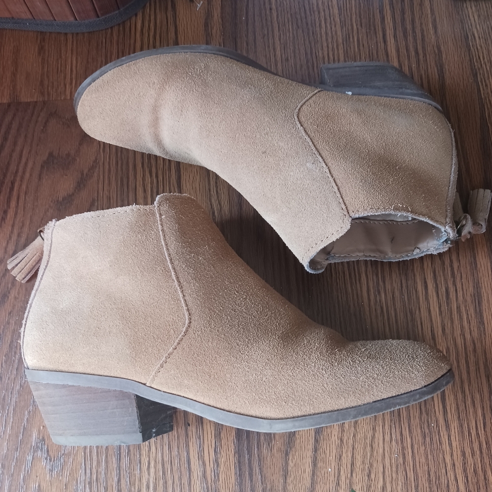 Camel Ankle Suede Leather Booties from Apri | Size 6M